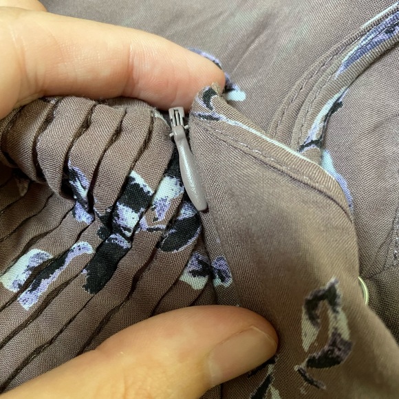 Urban Outfitters Fitted & Flowy Romper - Picture 3 of 5